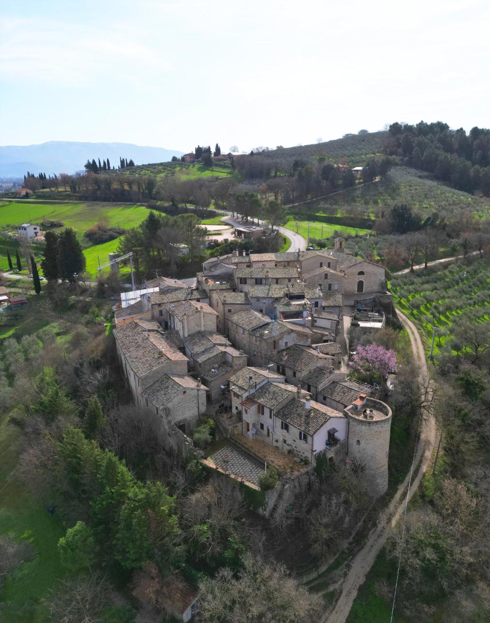 Ostello Bello Assisi Беванья Экстерьер фото