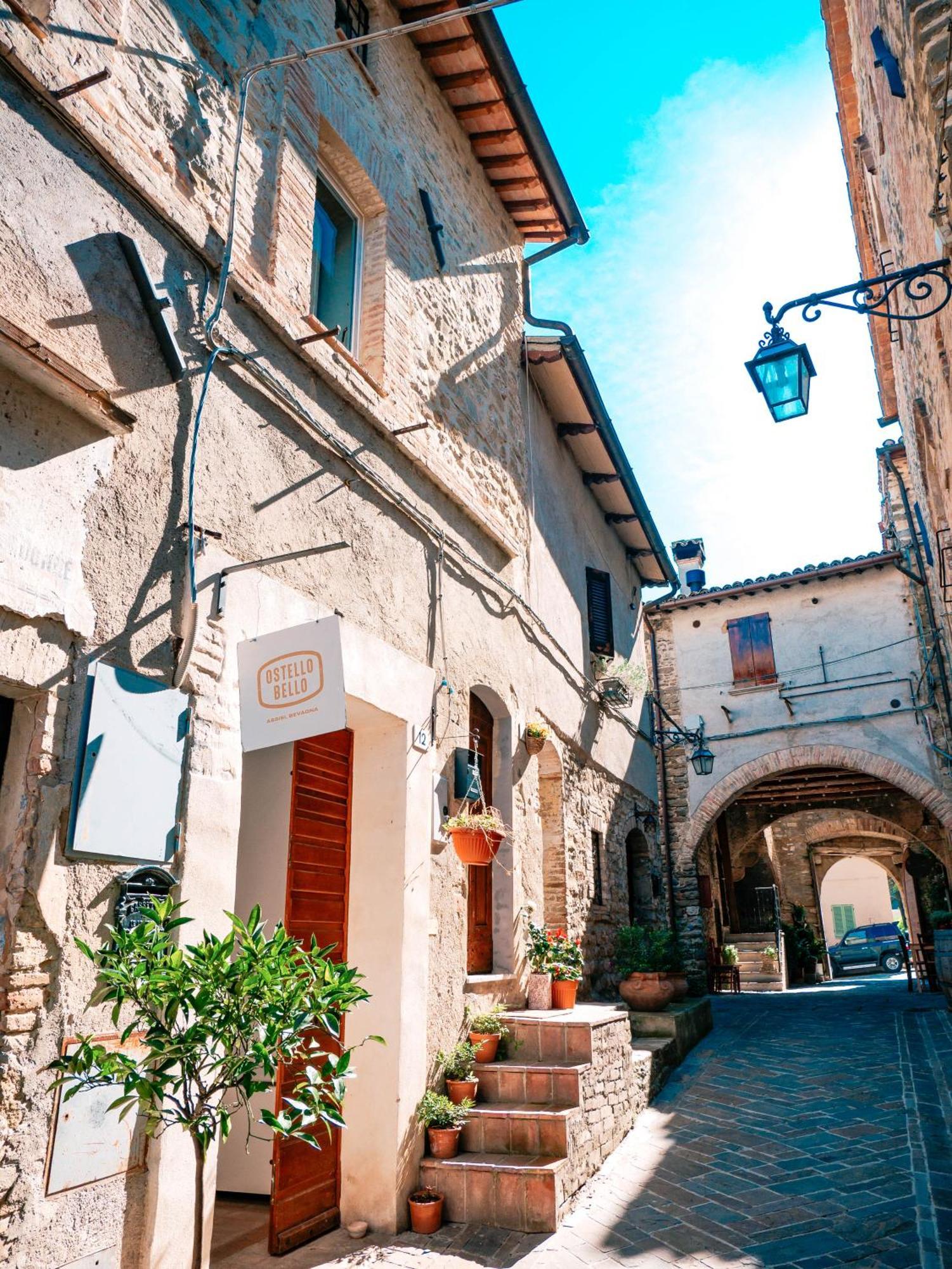 Ostello Bello Assisi Беванья Экстерьер фото