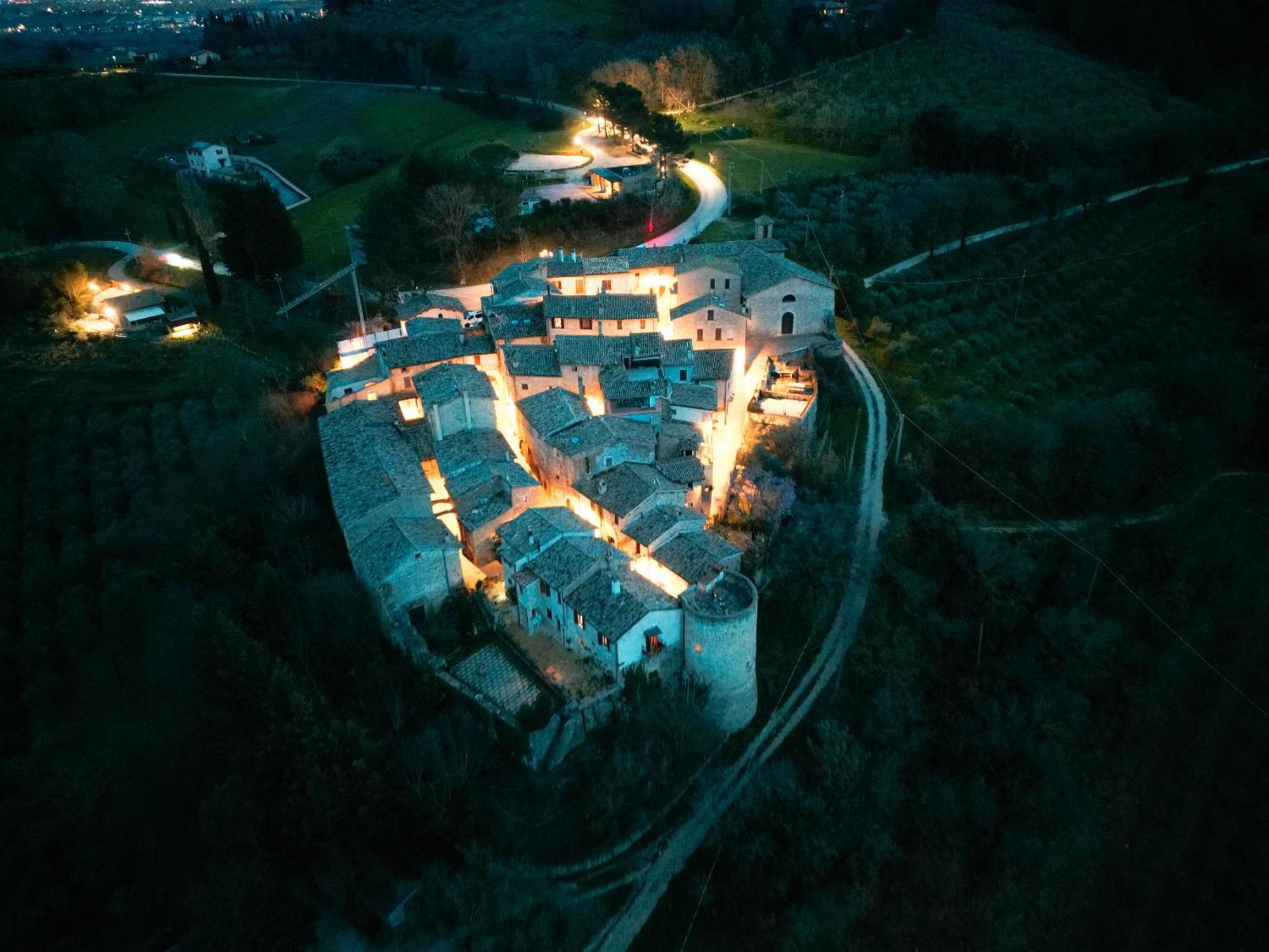 Ostello Bello Assisi Беванья Экстерьер фото